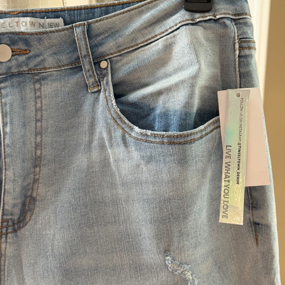 Tinseltown Junior Plus Distressed Jeans, Hi-Rise Flare, 16W - Picture 5 of 11